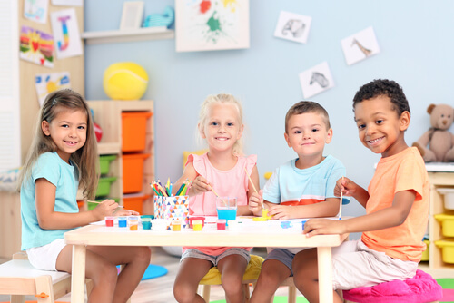 ¿A qué edad debe un niño empezar a ir a la escuela?