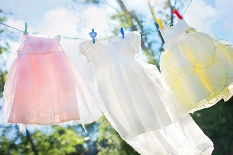 5 trucos para eliminar la pintura de la ropa de los niños