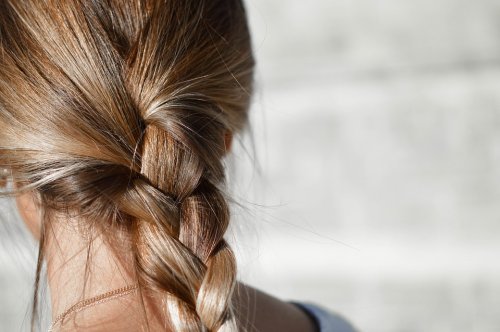 Teñir el pelo durante la lactancia persigue el objetivo de mejorar el aspecto de la mujer tras el duro embarazo.
