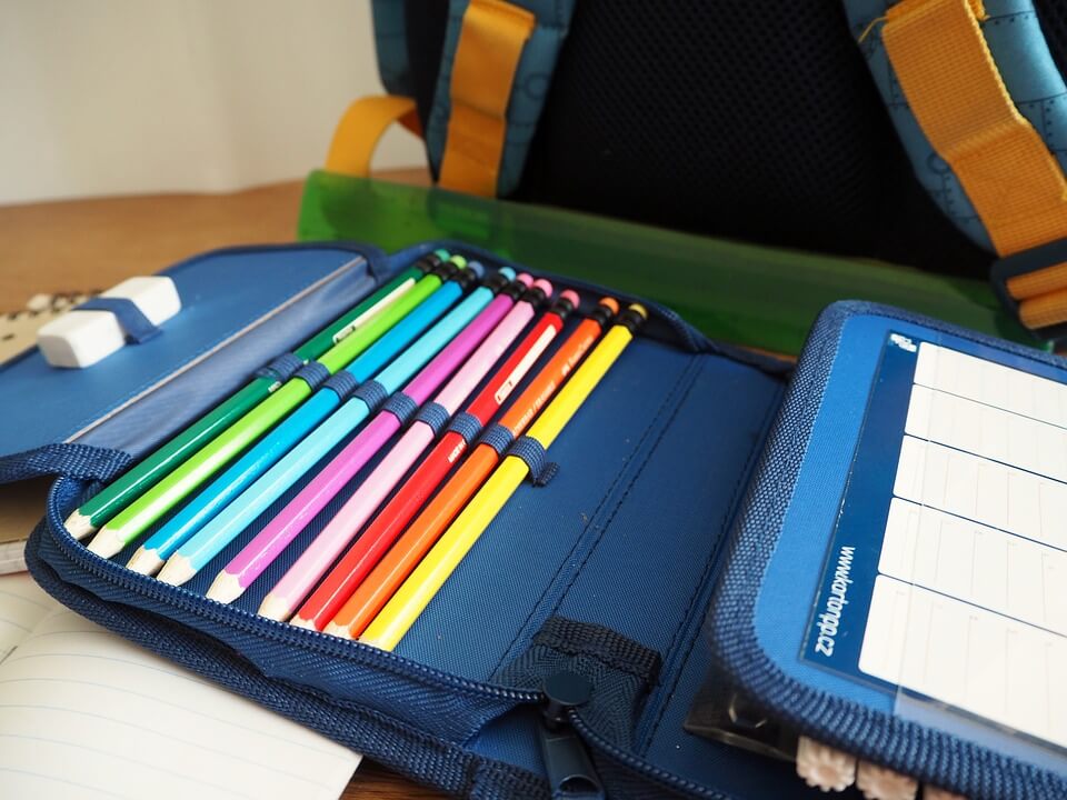 ¿Qué debo meter en la mochila del colegio?