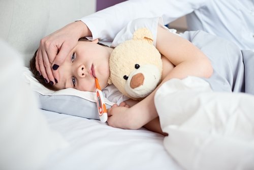Los vómitos son otra señal común para identificar la apendicitis en niños.