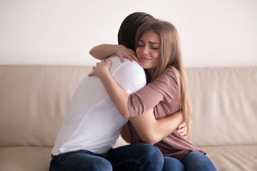 Para las madres, suele ser difícil aceptar que su hijo quiere irse a estudiar a otra ciudad.