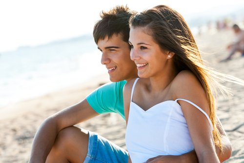 El primer enamoramiento tiene lugar en la adolescencia.
