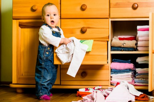 ¿Cómo optar por la correcta entre las opciones de armarios para la habitación del bebé?