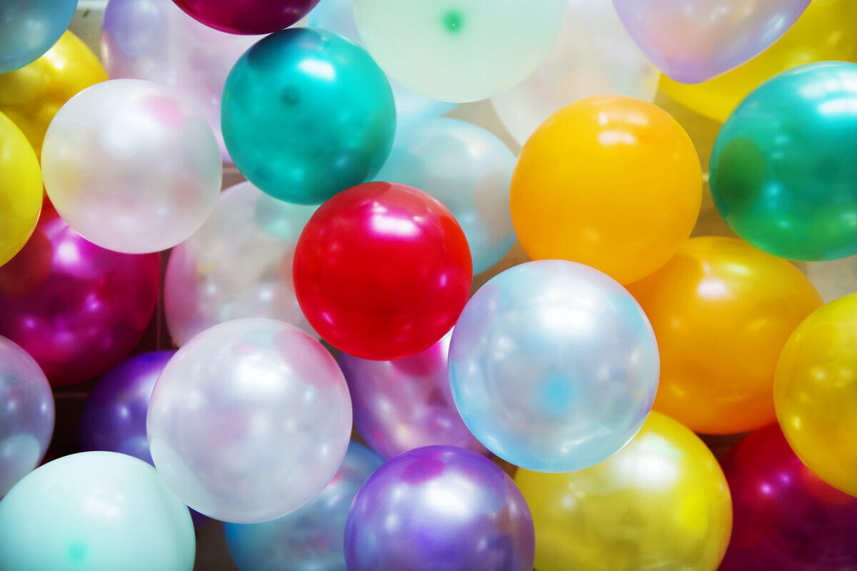 Globos de distintos colores.
