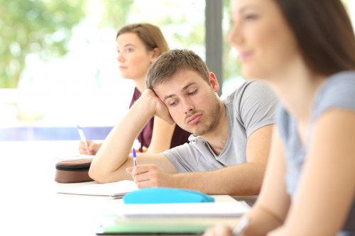 Il existe de nombreux adolescents qui souffrent de trouble déficitaire de l'attention avec hyperactivité mais qui n'ont jamais été diagnostiqués.