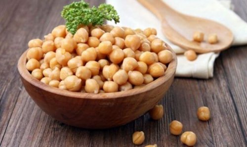 Las recetas ricas en potasio incluyen a los garbanzos como uno de sus ingredientes.