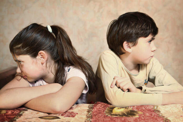 Hermanos que se llevan mal, ¿qué hacer?
