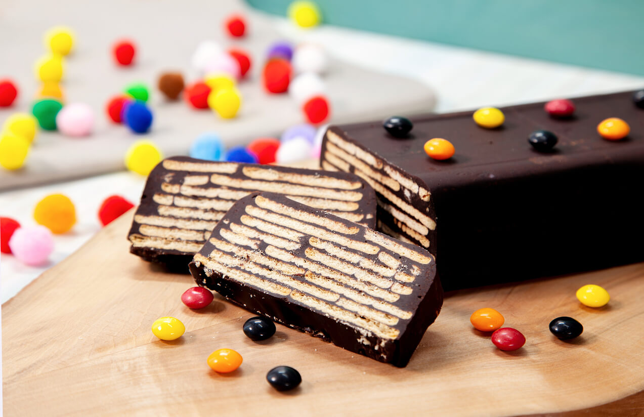 Tartas de galletas y chocolate para cumpleaños de niños.