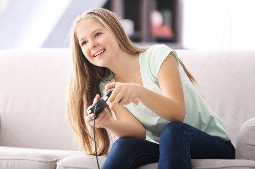 La adicción a los videojuegos en adolescentes puede causarles aislamiento social.
