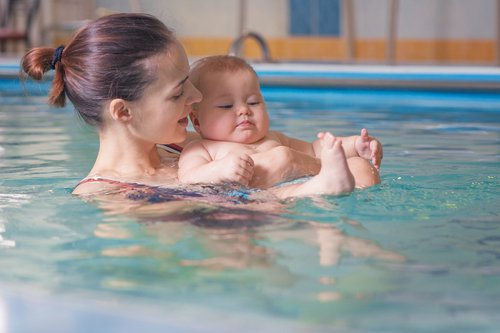 La matronatación es un gran comienzo para enseñar a los niños a nadar más adelante.