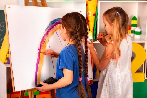 Los talleres creativos para niños potencian sus habilidades.
