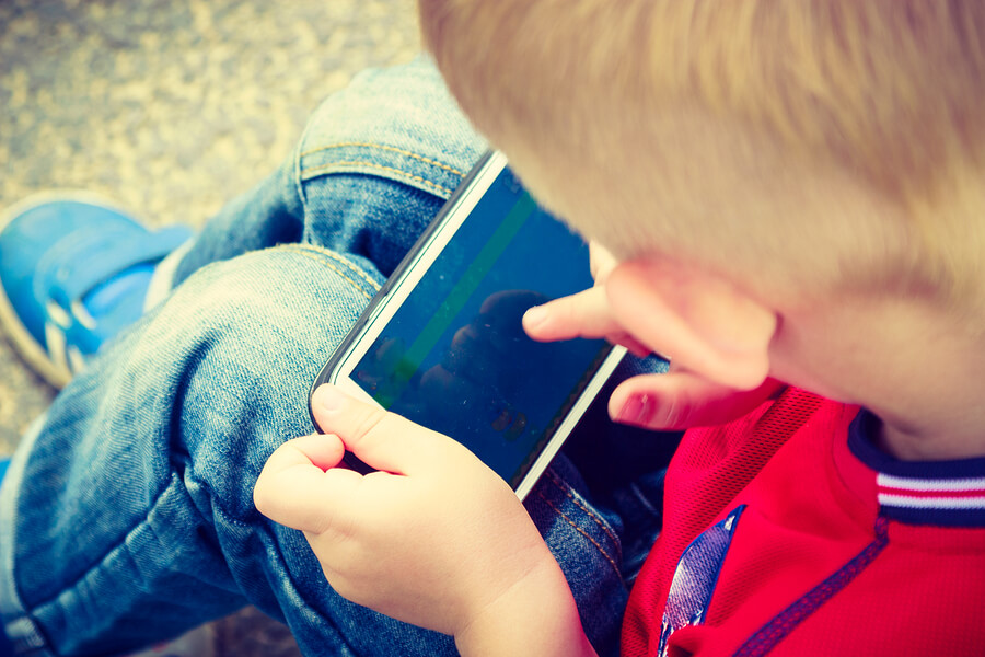 ¿A qué edad deberían los niños tener móvil?