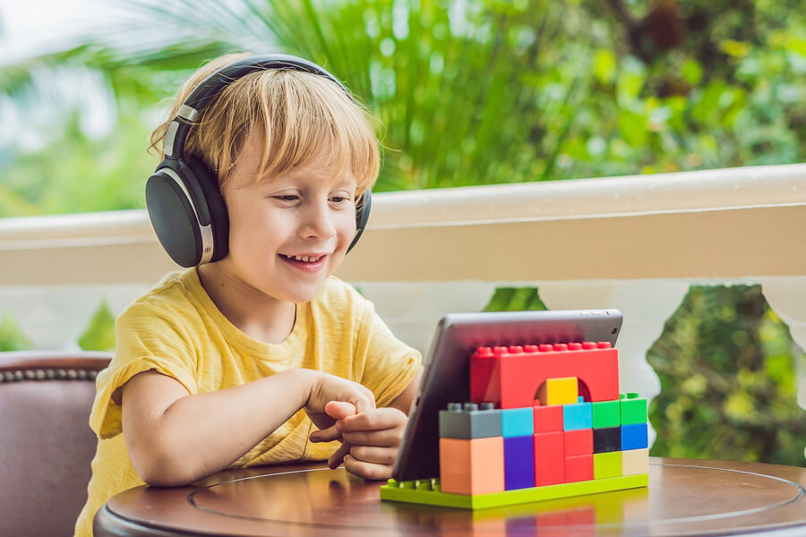 Los dispositivos digitales también pueden ayudar a acercar la literatura a los niños a través de la música.