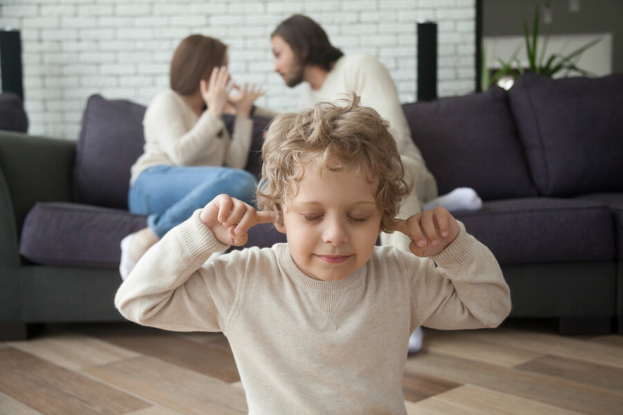 ¿Afecta igual el divorcio de padres en la niñez y en la adolescencia? ¿Afecta igual el divorcio de padres en la niñez y en la adolescencia?