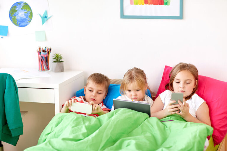 ¿Sabes a qué edad deberían los niños tener móvil?