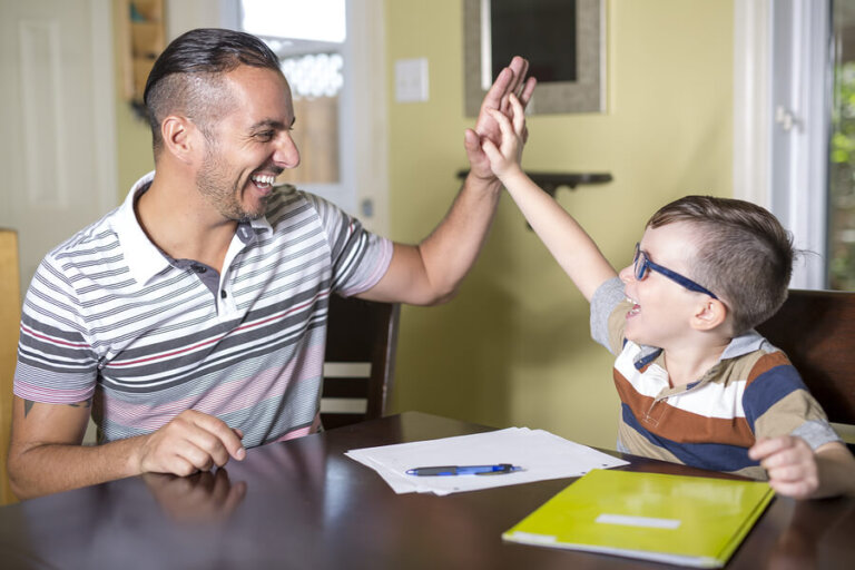 La importancia de enseñar a tu hijo a ser educado