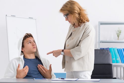 ¿Qué hacer si mi hijo responde mal en clase a sus profesores?