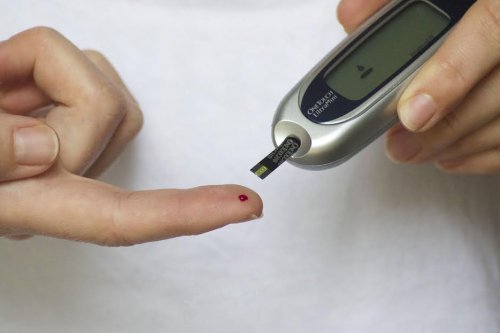 El examen de glicemia es la prueba inicial para diagnosticar la diabetes.