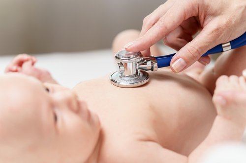 La prueba del talón es una de las tantas que se realizan a los recién nacidos.
