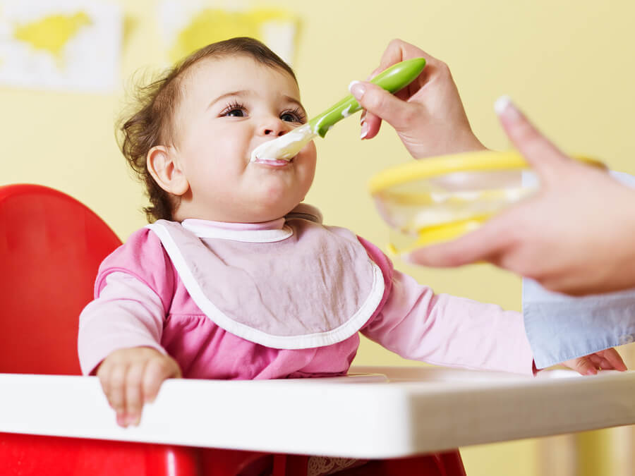 Consejos para establecer una rutina de alimentación del bebé