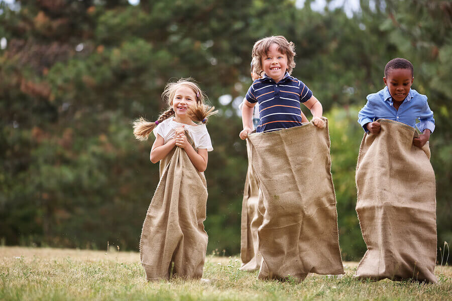 ¿Por qué es bueno que los niños jueguen al aire libre?