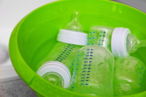 Las funciones del esterilizador de biberones se aprovechan a la perfección con el modelo que se basa en el sistema frío.