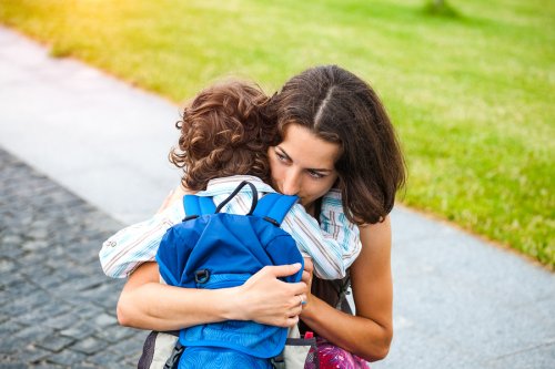 Es importante procurar evitar los peligros de la sobreprotección en los niños.