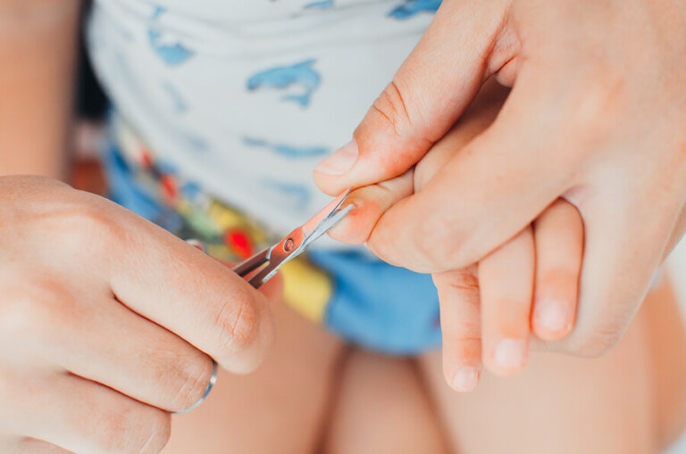 4 trucos para cortar las uñas a los niños