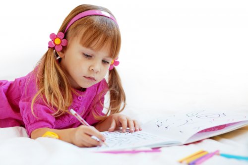 Los beneficios de que los niños aprendan a colorear