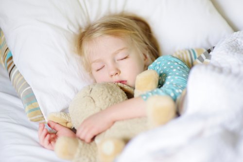 Faire la sieste pendant la journée est bon pour l'enfant s'il le fait régulièrement.