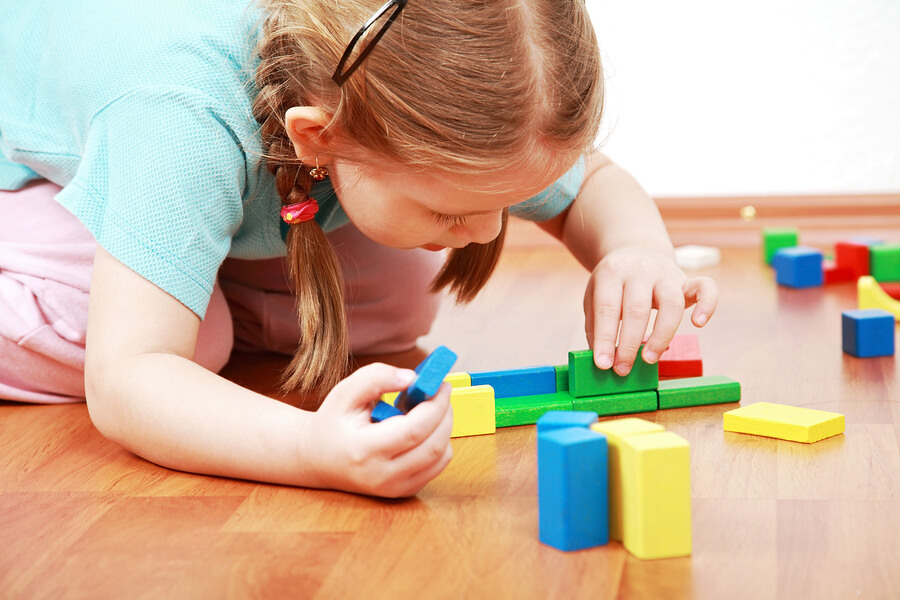 ¿Por qué es bueno que los niños aprendan a jugar solos?