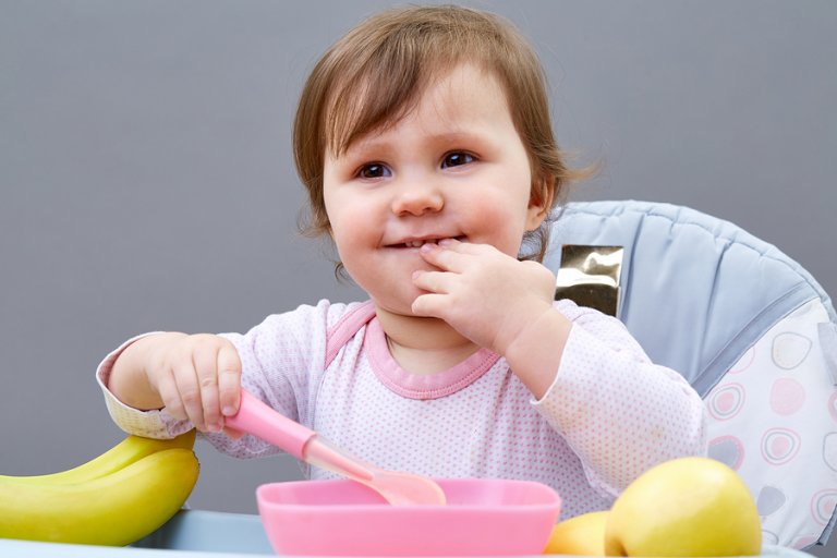 5 tips para enseñar a los niños a comer solos