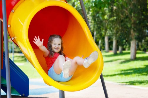 Muchos accidentes infantiles frecuentes en verano se dan en los parques.