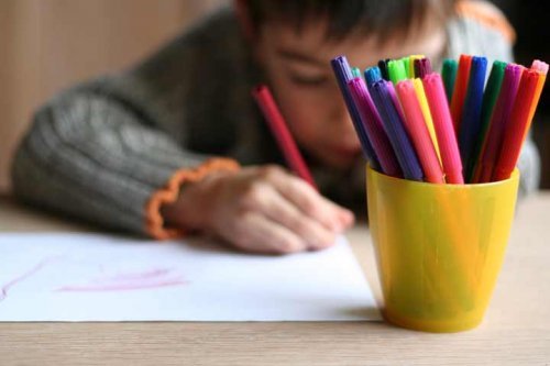 Que los niños aprendan a colorear les ofrece muchos beneficios.