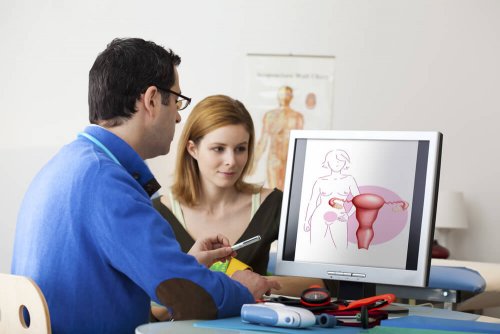 Une femme chez le médecin;