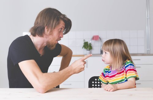 Los padres deben mantenerse firme en la educación de los hijos para su propio bienestar en el futuro.