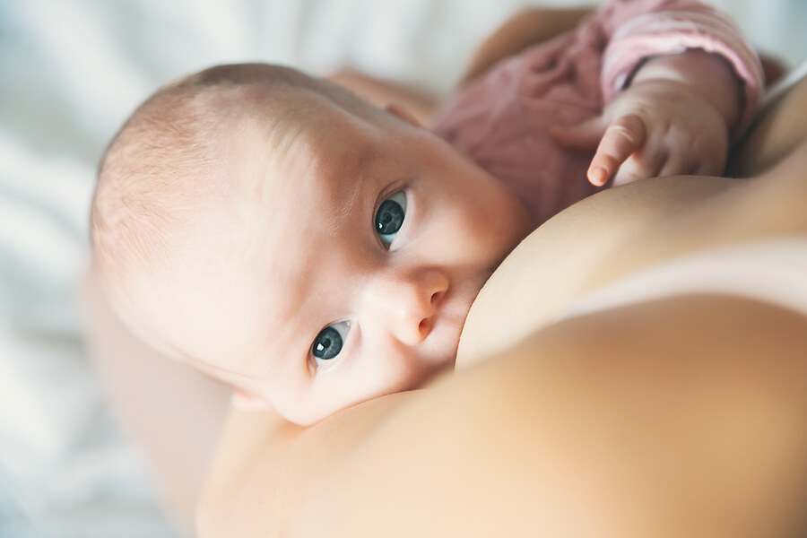 ¿Qué hacer si el bebé se atraganta con la leche?
