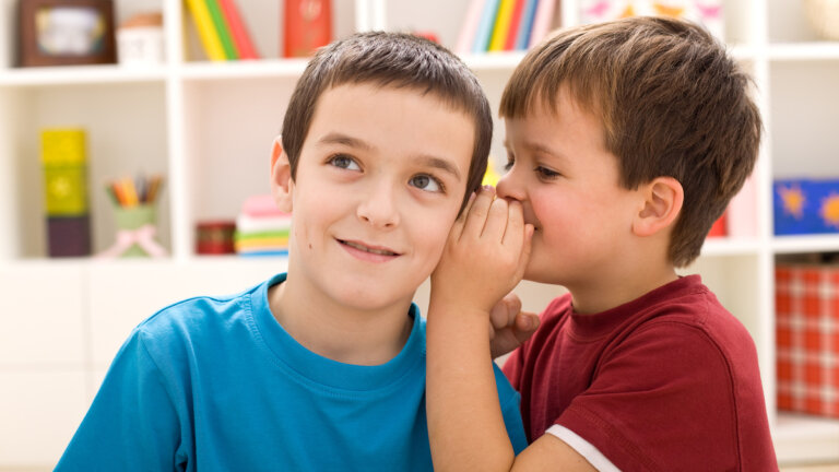 Juego del teléfono roto