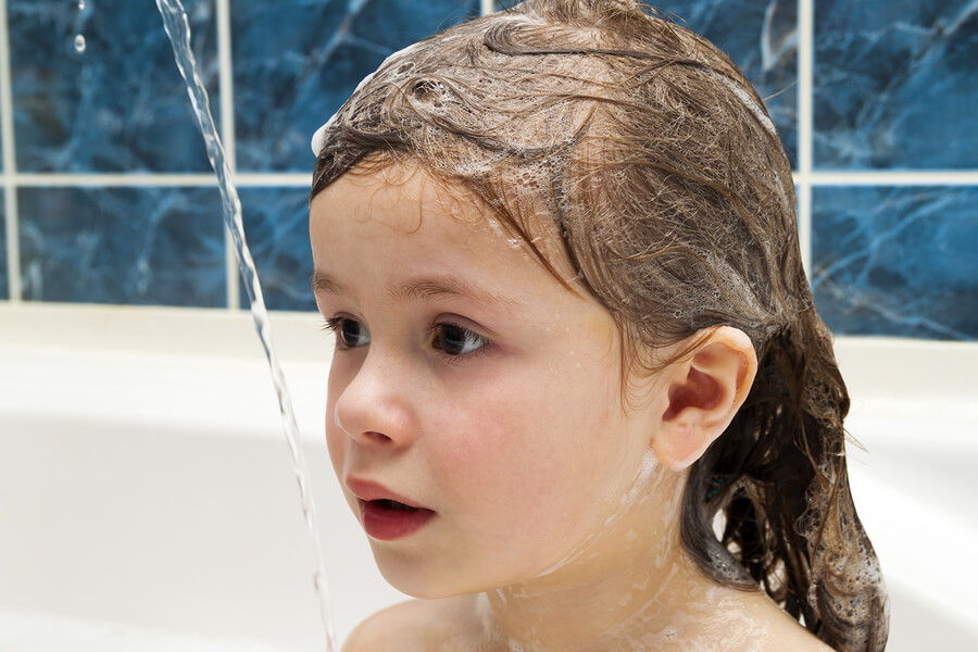¿Es bueno lavar el pelo a los niños todos los días?