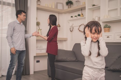 Los adultos deben conocer cómo afecta la infidelidad de la pareja a los niños.