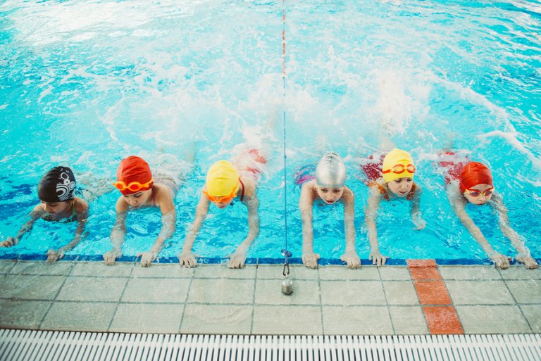 ¿Por qué es importante enseñar a los niños a nadar?
