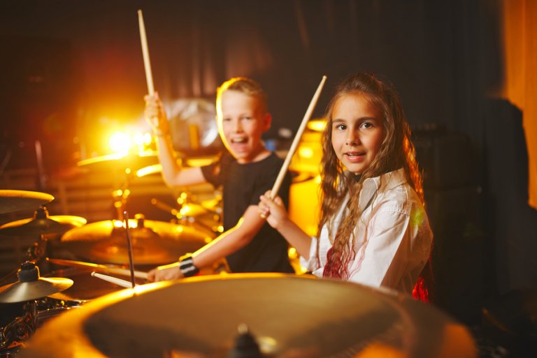 Beneficios de tocar un instrumento durante la infancia