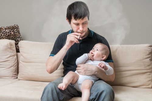 Consecuencias de fumar delante de los niños