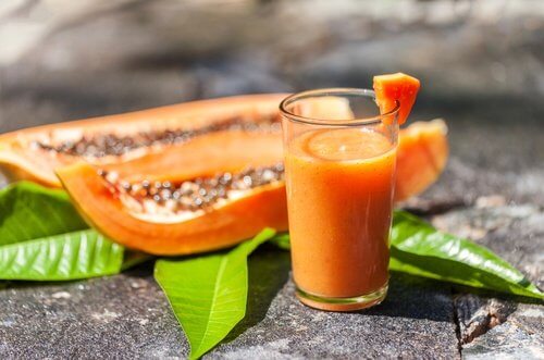 Los zumos de frutas mantienen la buena salud.