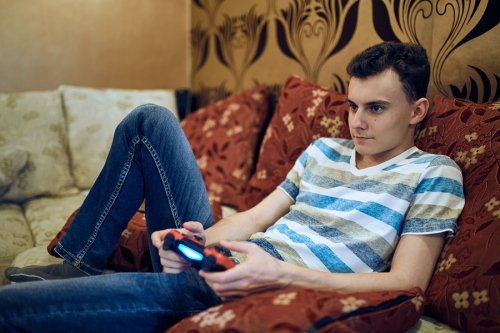 Los videojuegos en la adolescencia divierten y entretienen a muchos jóvenes.
