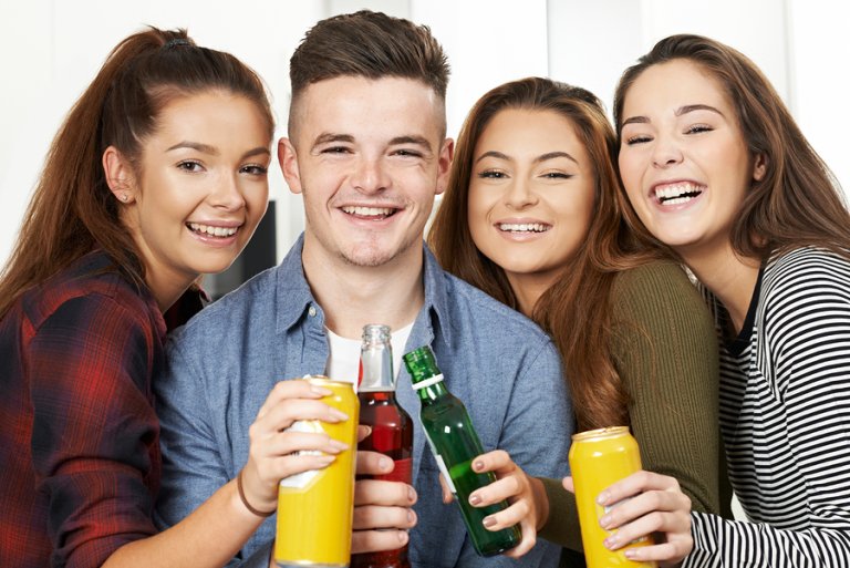 Señales de que tu hijo adolescente bebe alcohol