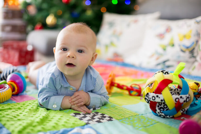 Beneficios de las mantas de actividades para los bebés