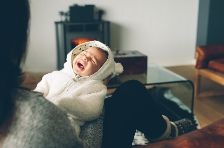 ¿Qué hacer si mi bebé llora siempre de noche?