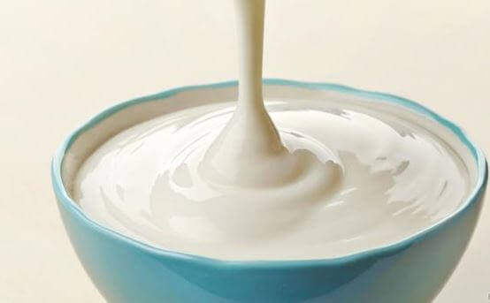 Vanlig yoghurt bidrar til å lindre vaginal tørrhet.